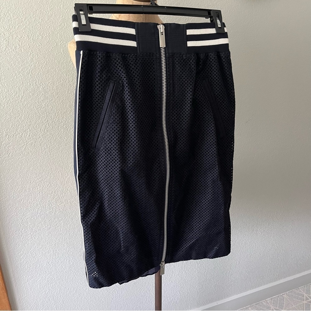 SACAI sz 3 M Navy Blue Pencil Skirt Laser Cut Lace Square Center Zip